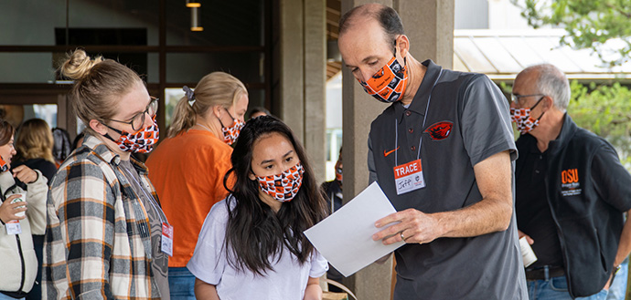 Jeff Bethel discuss TRACE project with volunteers, wearing masks